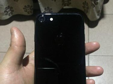 苹果手机亮黑色的魅力与特点（探索亮黑色手机的时尚与实用）