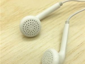 手机原配耳机的品质如何？（探索手机原配耳机的音质、舒适度和耐用性）