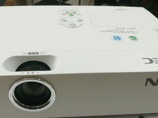 NEC投影机的性能与特点（探究NEC投影机的高画质和便携性能）